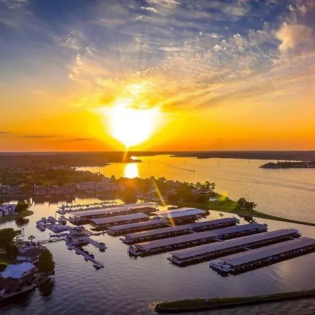 Lakeside Daze!